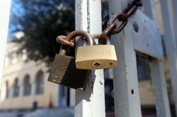 ΚΛΕΙΣΤΑ ΣΧΟΛΕΙΑ ΚΑΚΟΚΑΙΡΙΑ BYRON