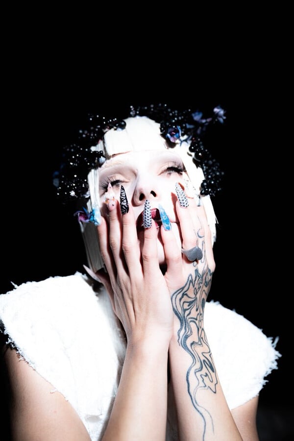 Akonait: Τα νέα πάρτι της πόλης αντλούν έμπνευση από τον κόσμο της μόδας