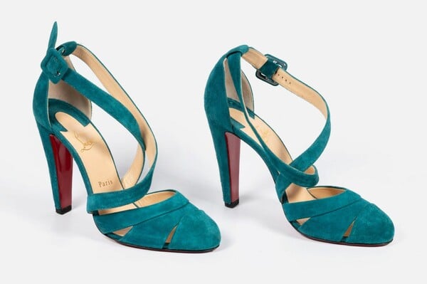 Farida Khelfa: Η Σταχτοπούτα της γαλλικής μόδας βγάζει στο σφυρί το παρελθόν της σε μια δημοπρασία-έκπληξη