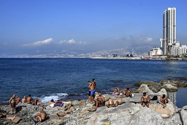 Tαξίδι στην εμπόλεμη Βηρυτό: Χαμπίμπι – κι ας πετούν από πάνω μας τα drones