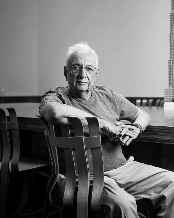 FRANK GEHRY ΑΡΧΙΤΕΚΤΟΝΑΣ