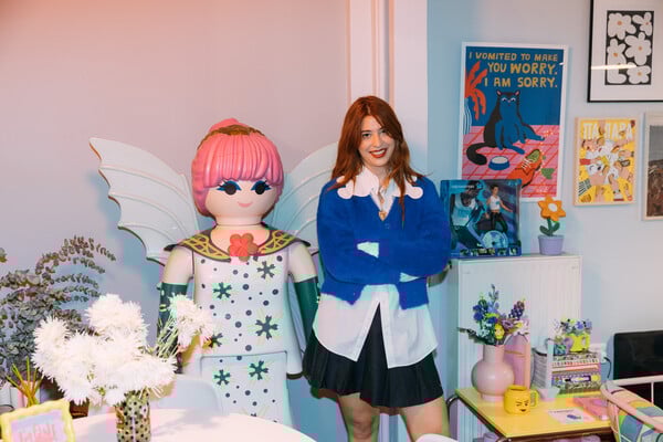 Ένα παιχνιδιάρικο σπίτι στο Παγκράτι/Ένα διαμέρισμα που μυρίζει τσιχλόφουσκα