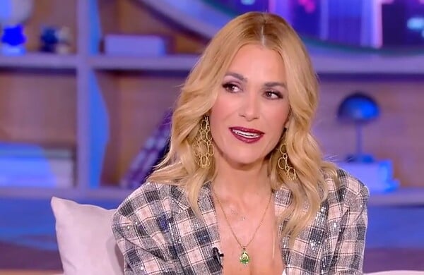 Η Τζένη Μπότση αφηγείται την ιστορία πίσω από την ατάκα «Τι έγινε Κωστάκη;»