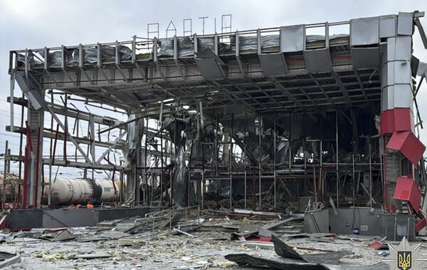 Η Ρωσία «χτυπά» τους τομείς της ενέργειας και των μεταφορών στην Ουκρανία, σύμφωνα με το Κίεβο