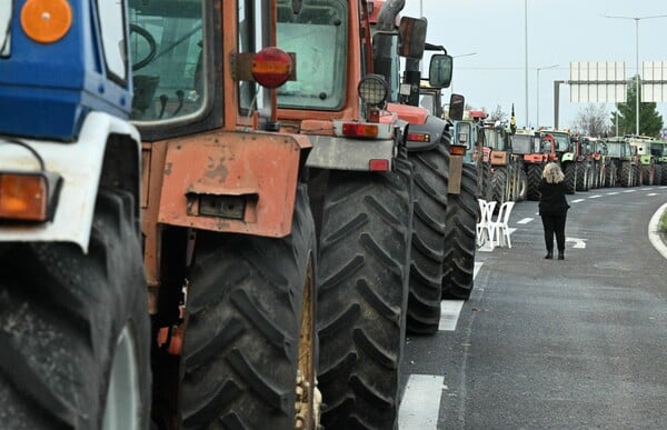 Τρία μεγάλα αγροτικά μέτωπα στη Θεσσαλία: Ενισχύεται διαρκώς το μπλόκο της Καρδίτσας