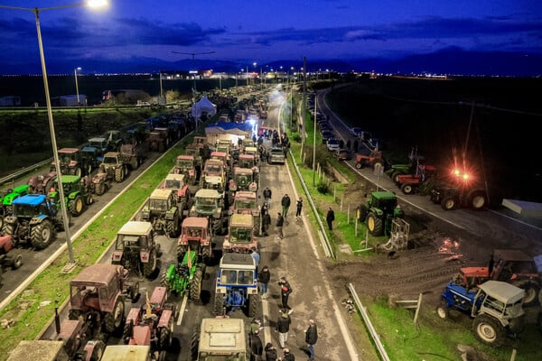 Αγρότες: Αποκλεισμός του λιμανιού της Μυτιλήνης - Τα μπλόκα στην υπόλοιπη χώρα