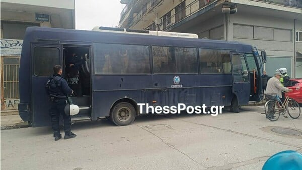 ΑΓΡΟΤΕΣ ΜΠΛΟΚΑ ΓΡΑΦΕΙΟ ΤΣΙΑΡΑ ΚΑΡΔΙΤΣΑ