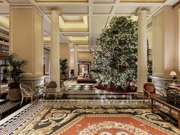Η καρδιά των γιορτών χτυπά στα ξενοδοχεία Μεγάλη Βρεταννία & King George