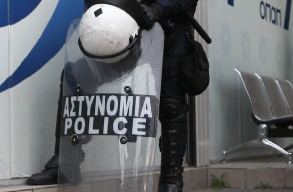 Επίθεση στο Α.Τ. Κυψέλης: Ελεύθεροι και οι 14 που προσήχθησαν μετά τις μολότοφ