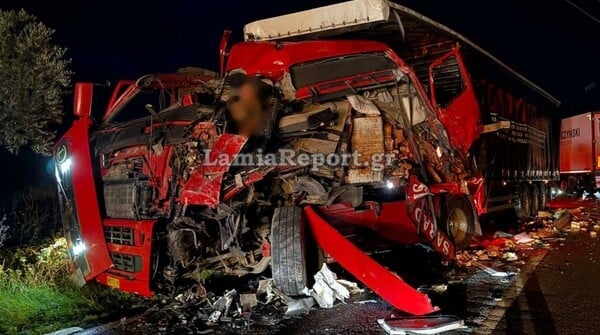 Νταλίκες συγκρούστηκαν μετωπικά έξω από την Αμφίκλεια - Ενεπλάκη και ένα αυτοκίνητο 