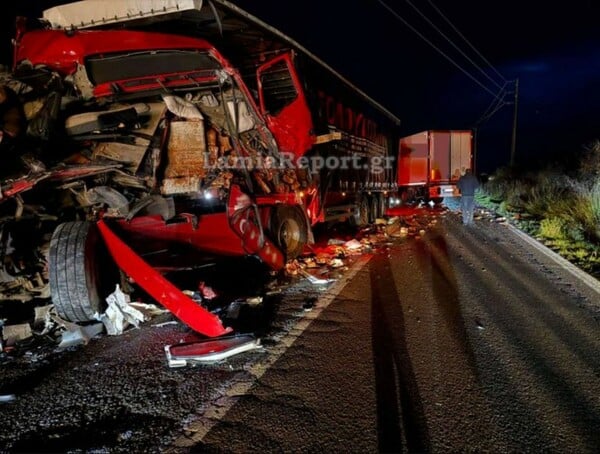 Νταλίκες συγκρούστηκαν μετωπικά έξω από την Αμφίκλεια - Ενεπλάκη και ένα αυτοκίνητο 