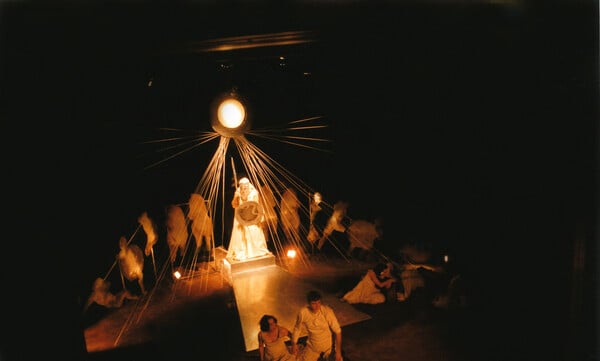 Ένα λεξικό για τη σκηνογραφία και το θέατρο από έναν σπουδαίο σκηνογράφο