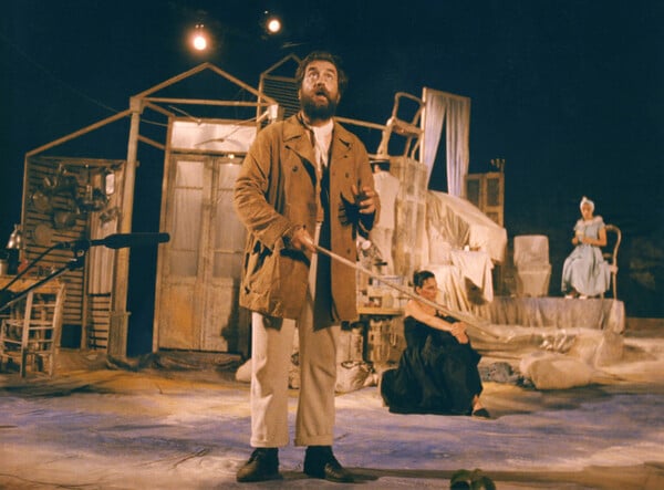 Ένα λεξικό για τη σκηνογραφία και το θέατρο από έναν σπουδαίο σκηνογράφο