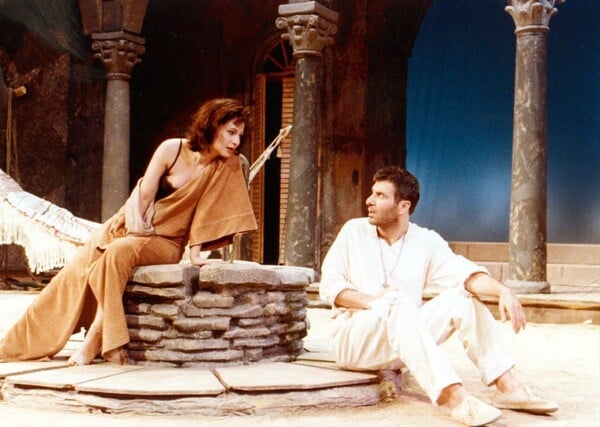 Ένα λεξικό για τη σκηνογραφία και το θέατρο από έναν σπουδαίο σκηνογράφο