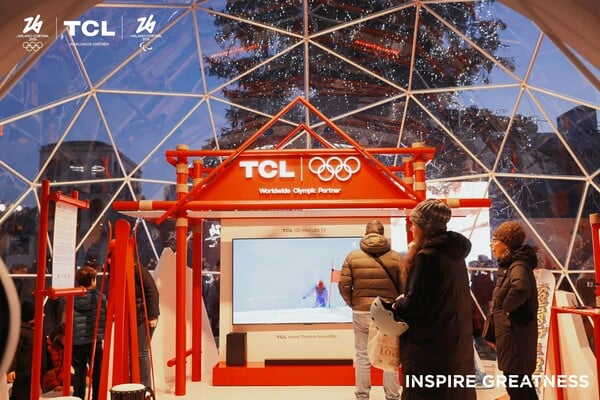 Η TCL έφερε τη μαγεία των Χριστουγέννων και τον παλμό των Χειμερινών Ολυμπιακών στο Μιλάνο