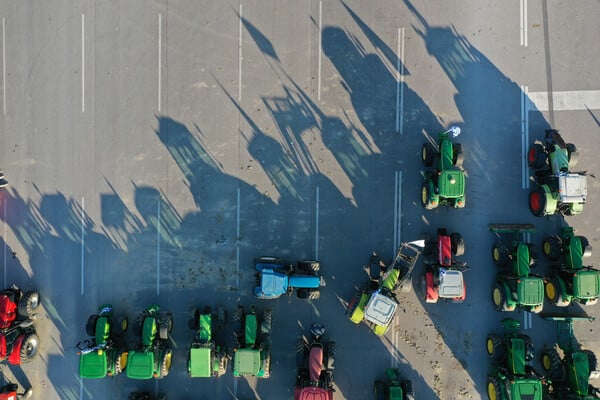 ΑΓΡΟΤΕΣ ΜΠΛΟΚΑ ΔΙΑΜΑΡΤΥΡΙΑ ΤΡΑΚΤΕΡ