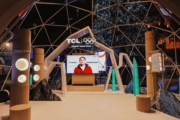 Η TCL έφερε τη μαγεία των Χριστουγέννων και τον παλμό των Χειμερινών Ολυμπιακών στο Μιλάνο