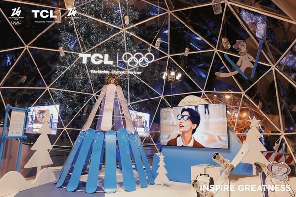Η TCL έφερε τη μαγεία των Χριστουγέννων και τον παλμό των Χειμερινών Ολυμπιακών στο Μιλάνο