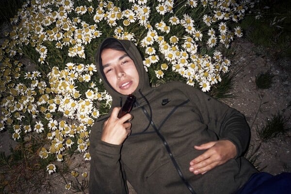 ΕΠΕΞ Τρυφερά πορτρέτα της καθημερινής ζωής από έναν Γροιλανδό φωτογράφο 