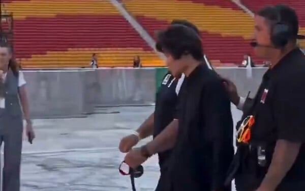 Έδιωξαν από συναυλία της Lady Gaga τον άνδρα που είχε ορμήσει πάνω στην Αριάνα Γκράντε 