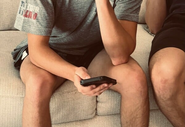 ΑΥΣΤΡΑΛΙΑ ΑΝΗΛΙΚΟΙ SOCIAL MEDIA