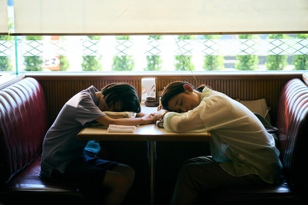 Το ρεσιτάλ της Ρόουζ Μπερν, το τρυφερό «Renoir» κι ένας αιμοβόρος Αι-Βασίλης από αύριο στους κινηματογράφους