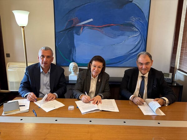 ΥΠΠΟ: Το ταφικό μνημείο του Τύμβου Καστά στην Αμφίπολη φωτίζεται με νέα χρώματα