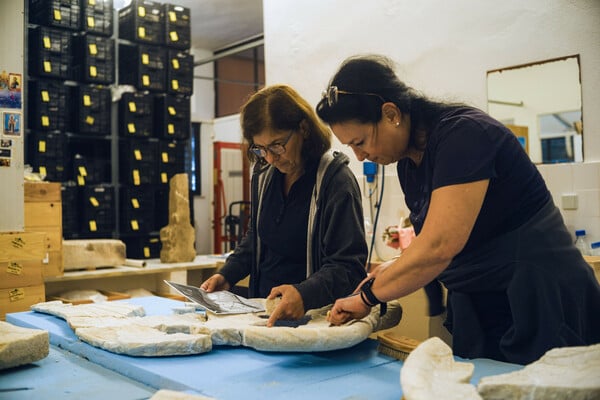 ΥΠΠΟ: Το ταφικό μνημείο του Τύμβου Καστά στην Αμφίπολη φωτίζεται με νέα χρώματα