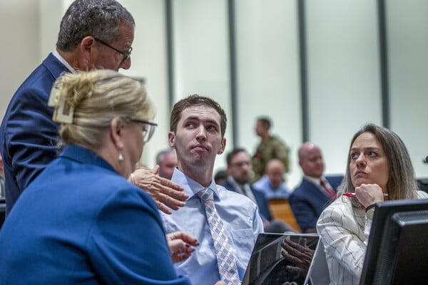 Τσάρλι Κερκ: Ο φερόμενος ως δολοφόνος εμφανίστηκε για πρώτη φορά αυτοπροσώπως στο δικαστήριο