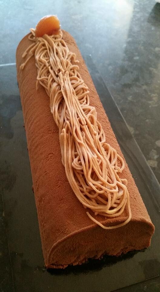 Χριστουγεννιάτικος κορμός, μια γλυκιά ιστορία που συνεχίζεται στα καλύτερα ζαχαροπλαστεία της πόλης