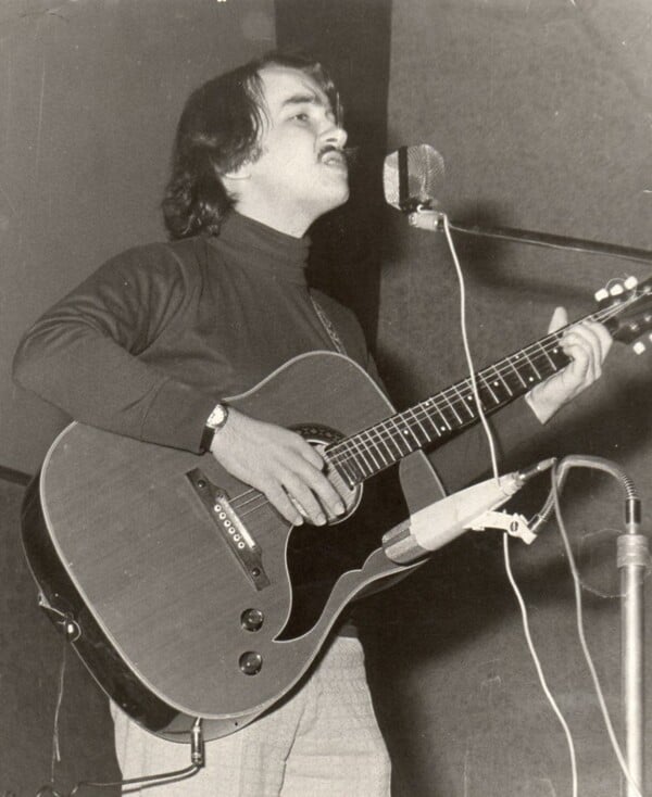 Το «Ελλαδέξ» του Γιάννη Λογοθέτη: 50 χρόνια από ένα δίσκο «βαρόμετρο» της πρώιμης μεταπολίτευσης