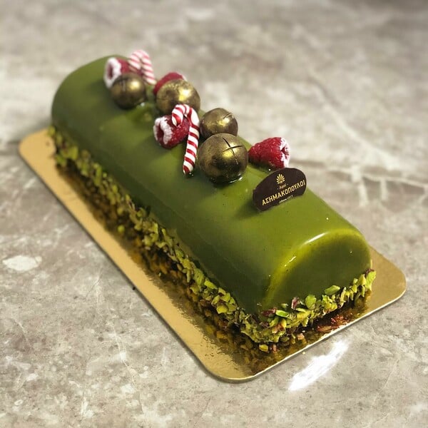 Χριστουγεννιάτικος κορμός, μια γλυκιά ιστορία που συνεχίζεται στα καλύτερα ζαχαροπλαστεία της πόλης