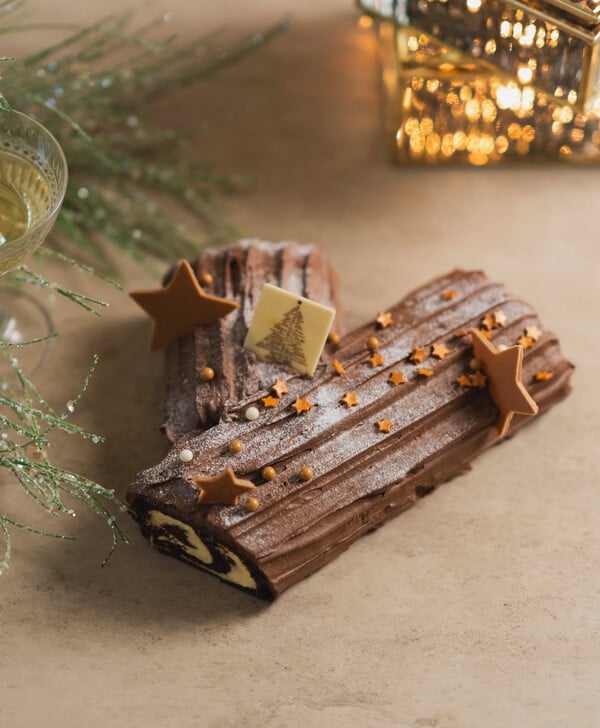 Χριστουγεννιάτικος κορμός, μια γλυκιά ιστορία που συνεχίζεται στα καλύτερα ζαχαροπλαστεία της πόλης