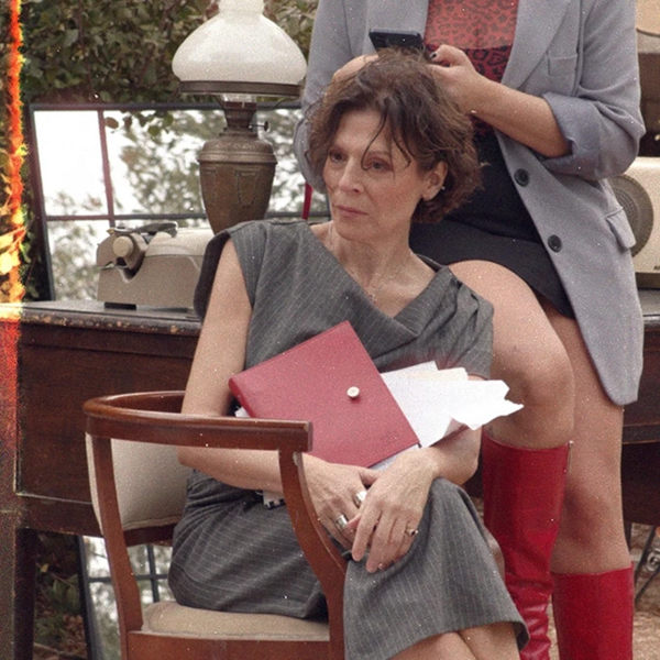 Μια Έντα με άσφαιρο πιστόλι