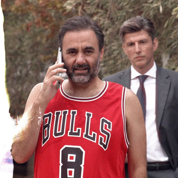 Μια Έντα με άσφαιρο πιστόλι