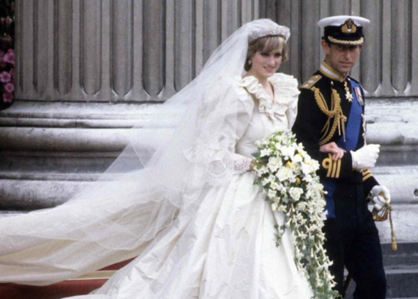 Σαμπάνια από τον γάμο της Νταϊάνα και του βασιλιά Καρόλου δεν κατάφερε να πουληθεί σε δημοπρασία