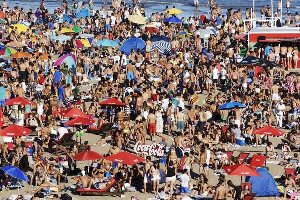 *Το δέρμα που κατοικώ/από τον Πάνο Μιχαήλ