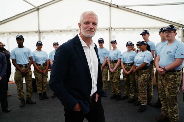 «Η σκιά του πολέμου επιστρέφει στην Ευρώπη»: Η Βρετανία προετοιμάζει την κοινωνία για ενδεχόμενο πόλεμο