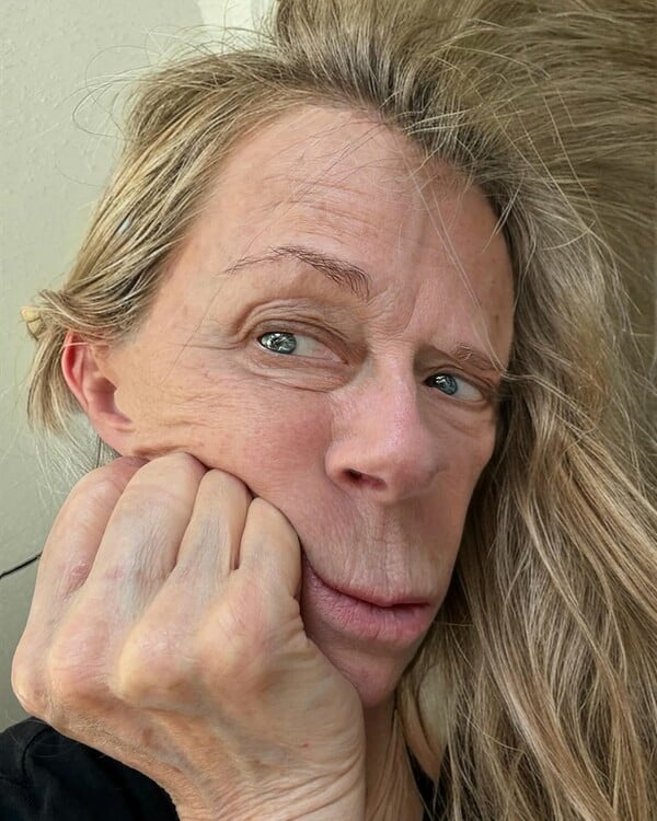 *Το δέρμα που κατοικώ/από τον Πάνο Μιχαήλ