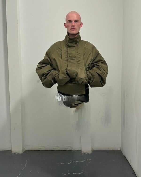 *Το δέρμα που κατοικώ/από τον Πάνο Μιχαήλ