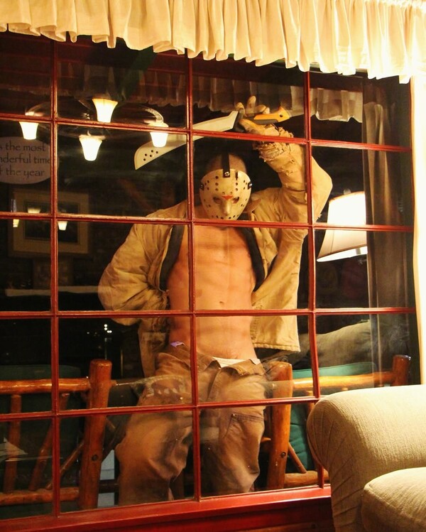 *Το δέρμα που κατοικώ/από τον Πάνο Μιχαήλ