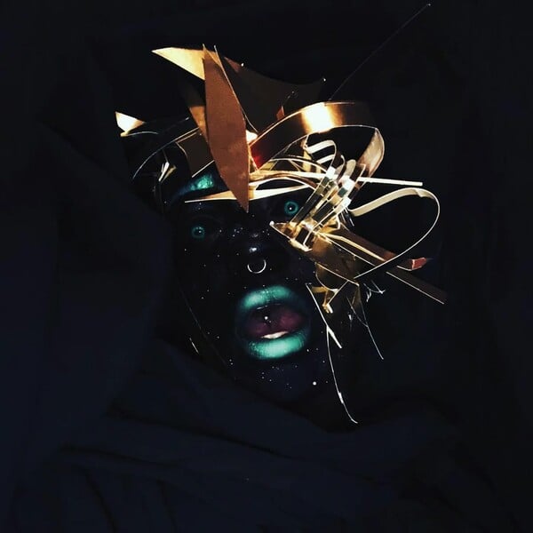 *Το δέρμα που κατοικώ/από τον Πάνο Μιχαήλ