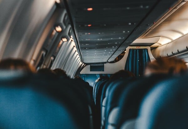 Οι επιβάτες των αεροπλάνων εκτίθενται σε πολύ υψηλή ρύπανση από μικροσκοπικά σωματίδια