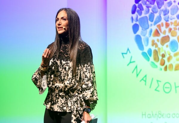 Ανθή Βούλγαρη: «Είναι σοβαρό» - Θα κινηθεί νομικά για επεξεργασμένες φωτογραφίες που κυκλοφόρησαν με το παιδί της