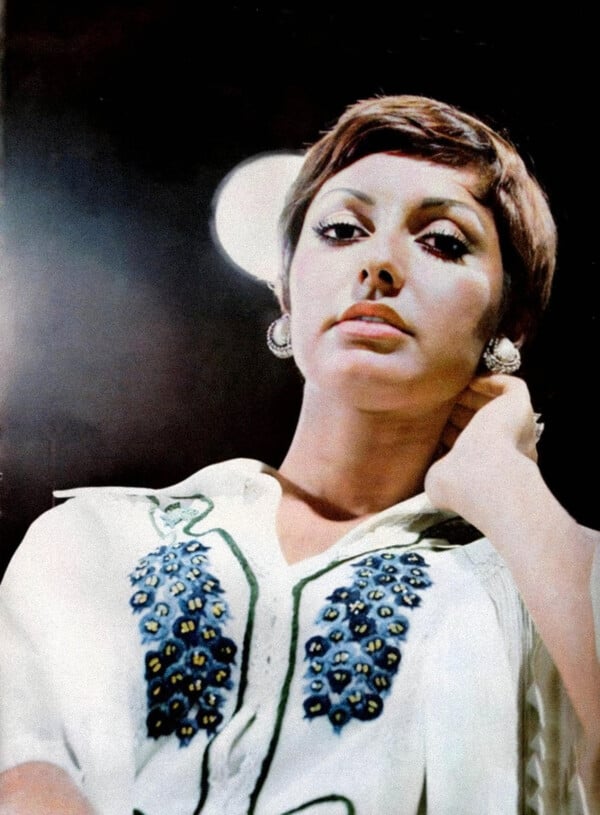 Googoosh: Βίος και πολιτεία της πιο διάσημης Ιρανής εξόριστης 