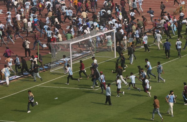 Σπρωξίματα, αμηχανία και χάος: Πώς εξελίχθηκε η εμφάνιση του Μέσι στην Ινδία