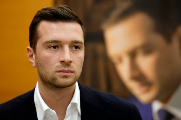 ΓΑΛΛΙΑ ΖΟΡΝΤΑΝ ΜΠΑΡΝΤΕΛΑ ΜΑΡΙΝ ΛΕΠΕΝ