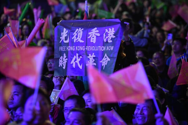 Το μεγαλύτερο φιλοδημοκρατικό κόμμα του Χονγκ Κονγκ αποφάσισε τη διάλυσή του υπό πολιτική πίεση