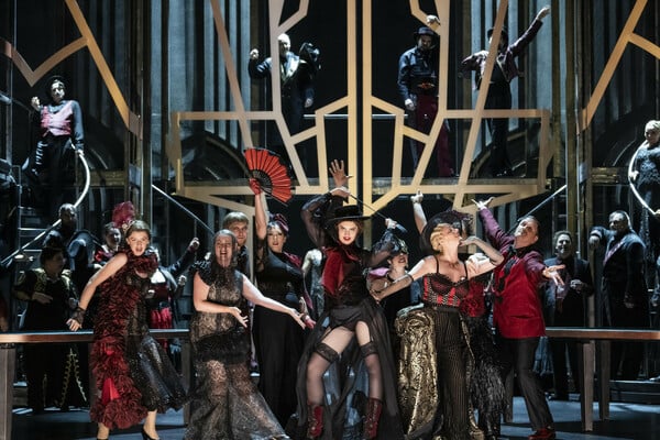 takis: Aπό το Κιάτο Κορινθίας στις όπερες του κόσμου 