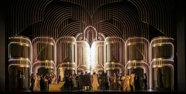 takis: Aπό το Κιάτο Κορινθίας στις όπερες του κόσμου 